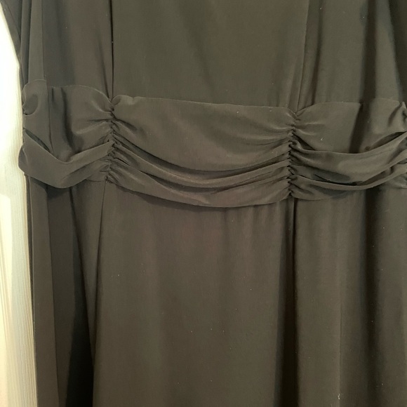 Classy and comfortable work dress. Very versatile. - Picture 3 of 5